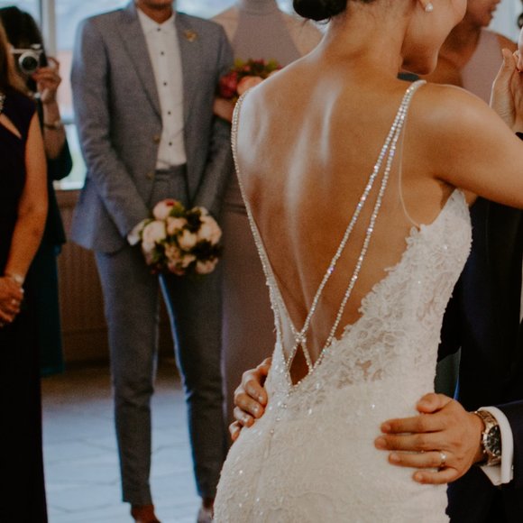 Enzoani Mercedes Wedding Dress Size 2 in PERFECT condition - Picture 2 of 7